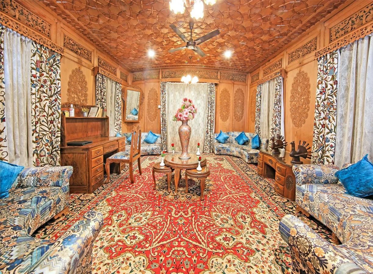 Отель Kolu Group Of Houseboats Сринагар Экстерьер фото