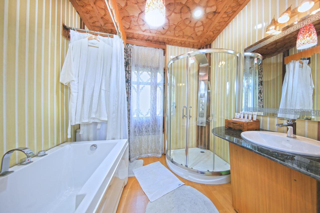 Отель Kolu Group Of Houseboats Сринагар Экстерьер фото